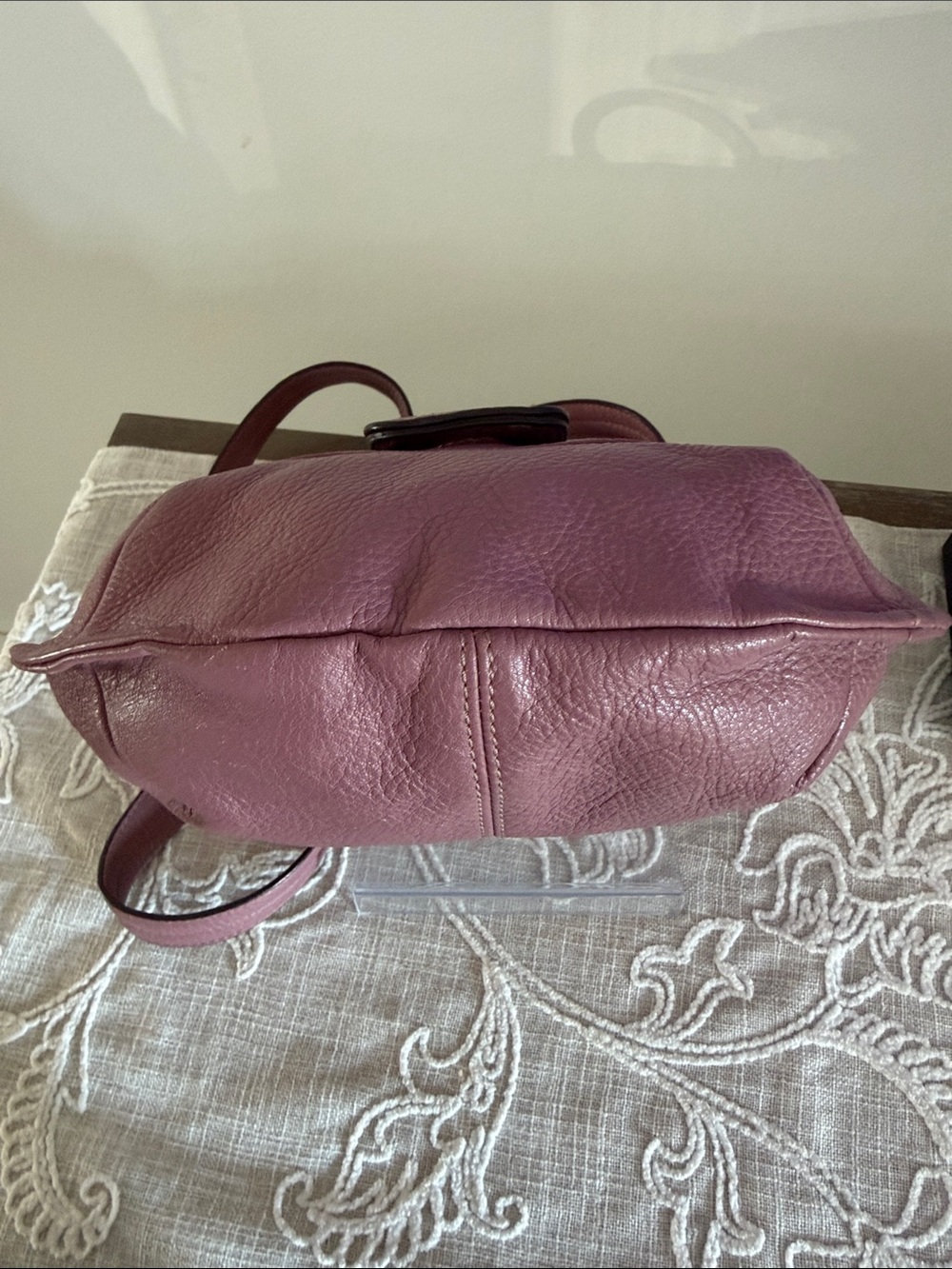 B Makowsky Dusty Rose Leather Crossbody Bag with Keyring Charm - Picture 12 of 16